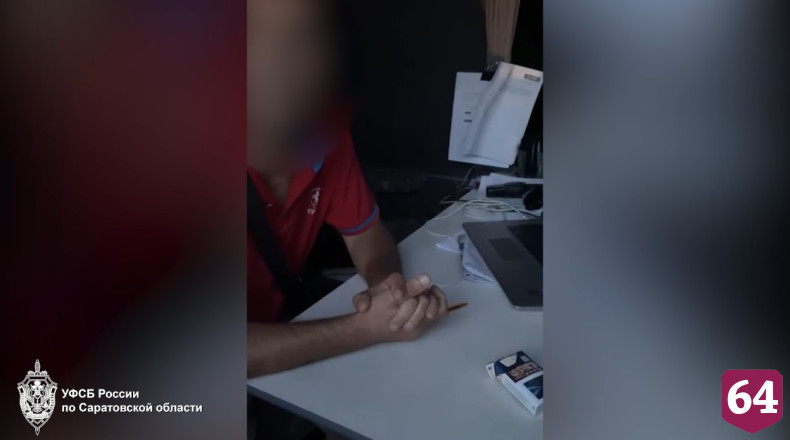 Дальнобойщика задержали за взятку сотруднику ФСБ на трассе под Саратовом 