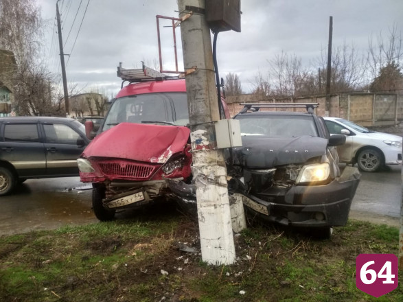 Отец и 4-летний сын покалечились в ДТП с 4 автомобилями