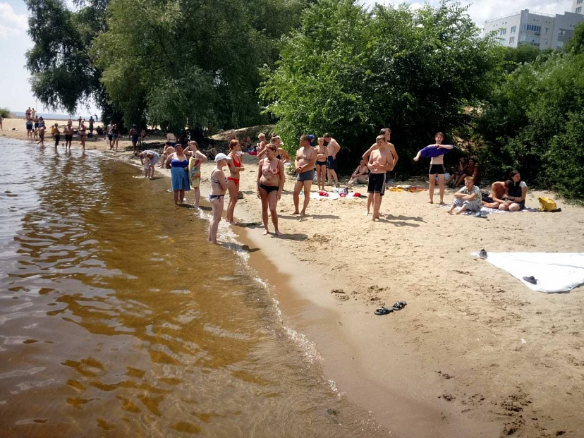 В Волге у саратовского моста утонул мужчина