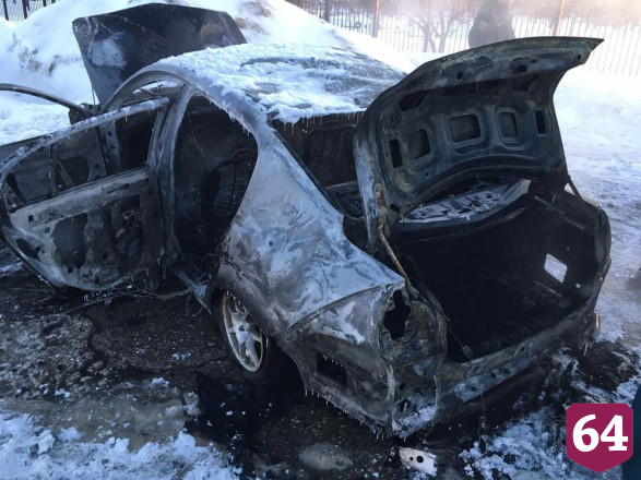 Рядом с городским парком сгорел автомобиль