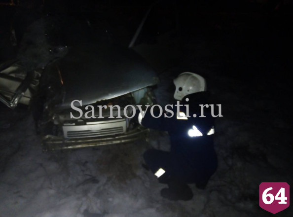 После ДТП с фурой под Саратовом 17-летнюю девушку зажало в салоне 