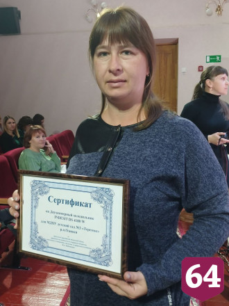 В саратовском ДК вручили паспорта школьникам и холодильник детсадовцам