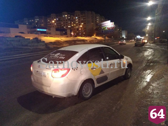В Саратове таксист сбил пенсионерку на пешеходном переходе 