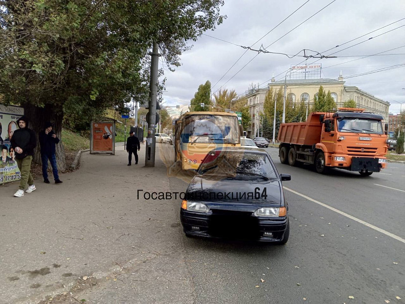 В Саратове пассажирка автобуса пострадала в ДТП на кольце НИИ