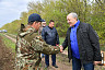Саратовский губернатор подарил механизаторам телевизоры