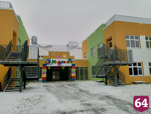 В Саратове готовят к открытию детсад с катком и бассейном  