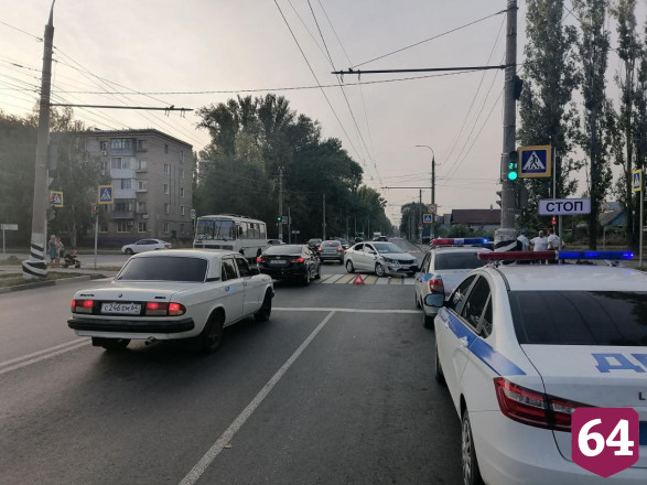 В столкновении легковушек под Саратовом пострадала 6-летняя девочка