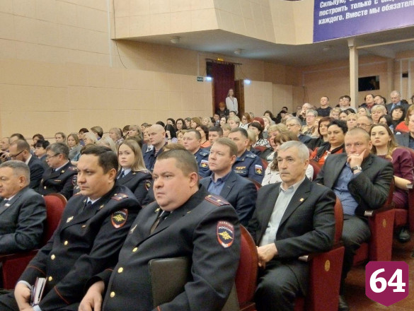 Губернатор раскритиковал руководство Энгельса за замалчивание проблем населения  