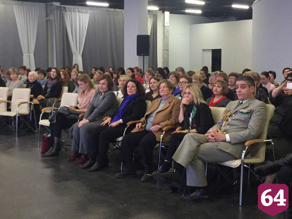 Для посла Франции звучала саратовская гармошка 