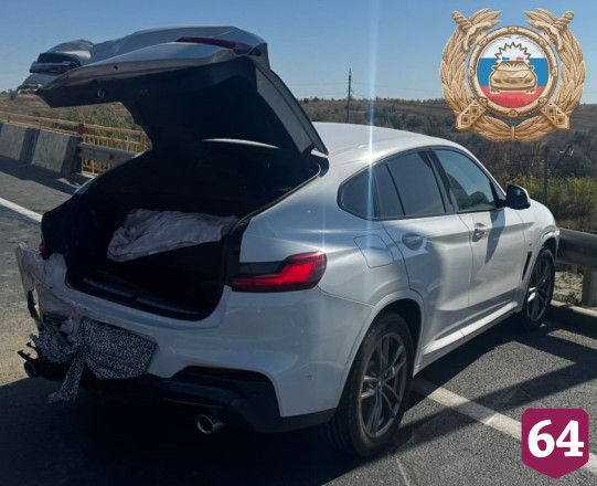 Женщина на BMW пострадала в аварии с грузовиком на окраине Саратова