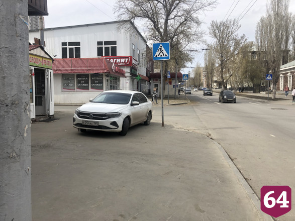 Жители Саратова просят наказать «в край обнаглевшего автохама»