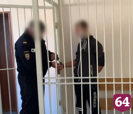 Приятели пытались убить молодую пару за конфликт на дороге