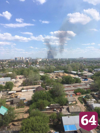 Пожарные тушили камыши на окраине Энгельса