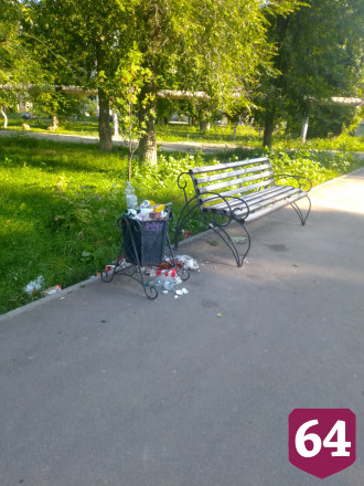 Жители пожаловались на запущенный сквер в Саратове