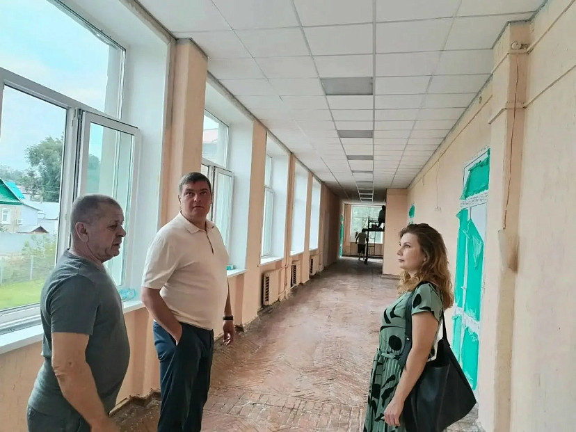 Областные депутаты контролируют ремонт в школах и детских садах