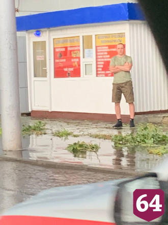 В Саратове сильный ливень затопил улицы