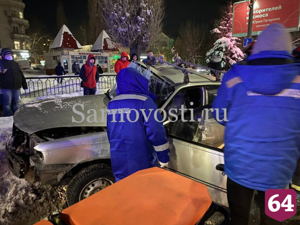 На проспекте 50 лет Октября в ДТП разбились двое мужчин