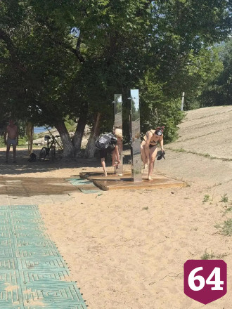 Горожане в жару оценили обновленный пляж