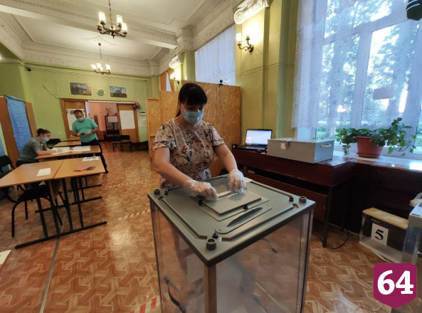 В Саратове голосовать по поправкам в Конституцию идут семьями 