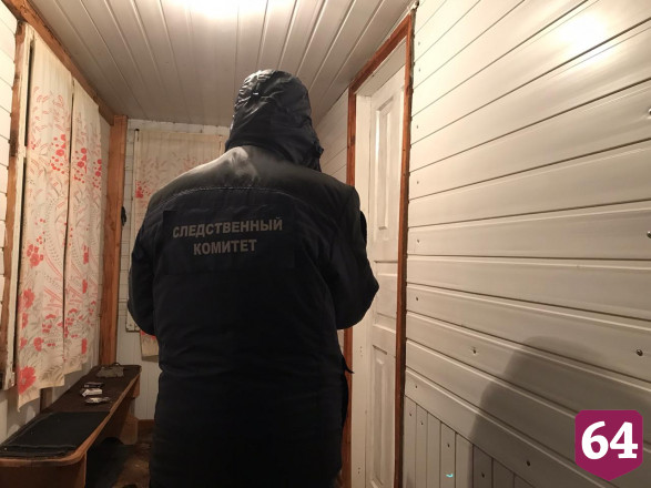В частном доме найден труп с ножевыми ранениями груди и шеи 