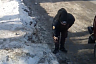 В Саратове прохожих едва не завалило кирпичами с расселенного дома