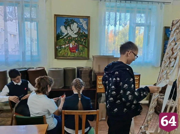 Саратовские «серебряные» волонтеры с молодежью готовили буузы для бойцов СВО