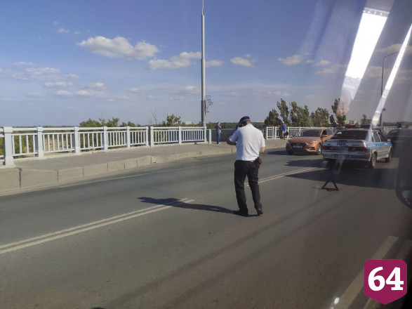Авария на мосту парализовала движение из Саратова в Энгельс 
