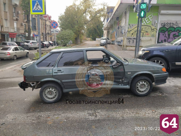 Три девушки пострадали в аварии с «Нивой» в Саратове