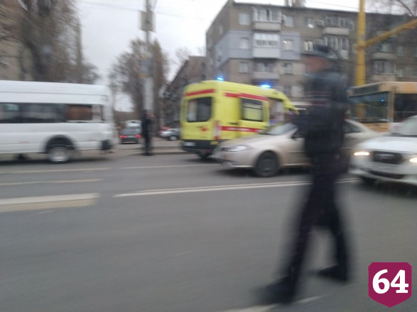 Ребенок и трое взрослых пострадали в ДТП с троллейбусом и маршруткой
