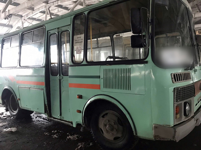 Саратовские приставы арестовали автобус должника по налогам