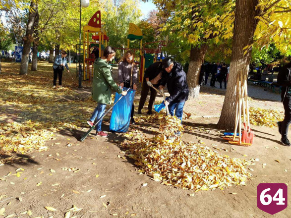 В «Чистый четверг» Саратов убирали 5 тысяч человек