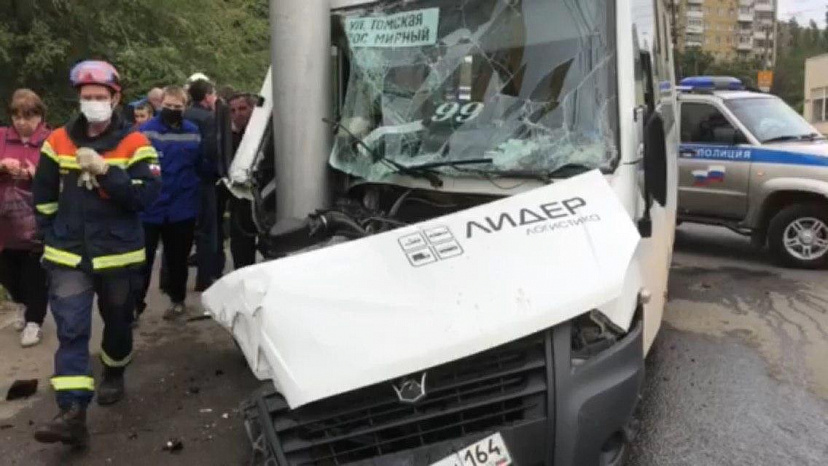 На Танкистов в ДТП со столбом пострадали 7 человек