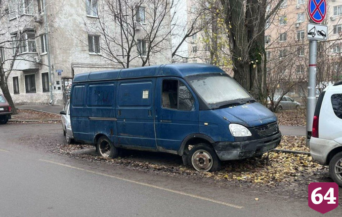 На улицах Саратова нашли еще два десятка брошенных автомобилей 