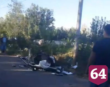В Саратове при столкновении со столбом погиб водитель иномарки