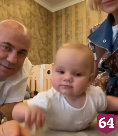 Внучку саратовской певицы назвали клоном неродного деда