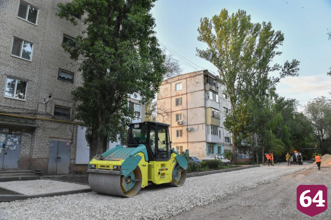 В Энгельсе тротуар у администрации отремонтируют в последнюю очередь