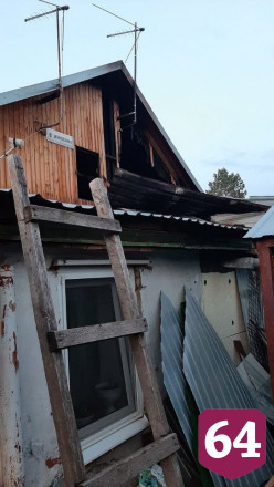В Саратове горел дом на 4 семьи