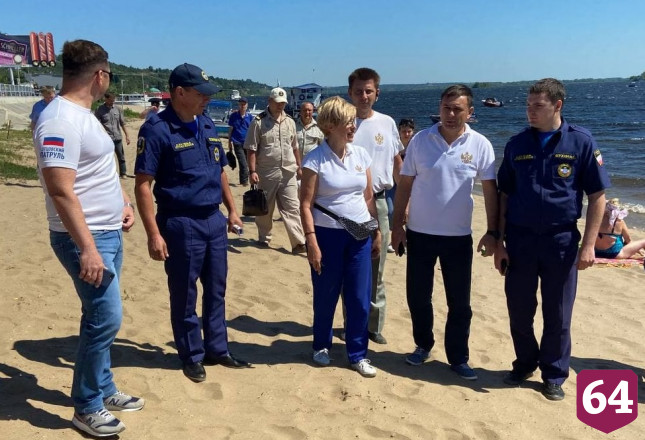 Любители купаться в Затоне убежали от проверяющих 