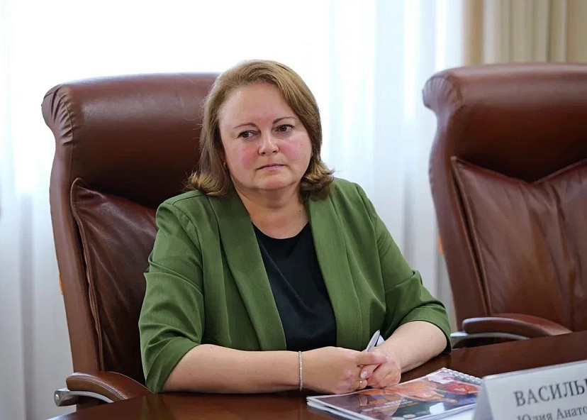 В Саратове мать заставила дочь бросить школу и не разрешала выходить из дома