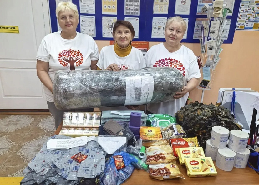 Саратовские волонтеры передали на СВО посылки со сладостями и молитвами
