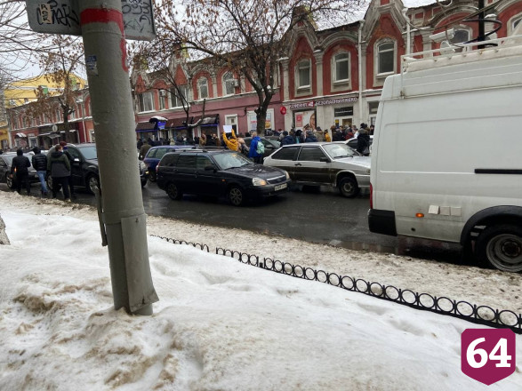 Участники митинга Навального штурмовали Саратовскую областную думу