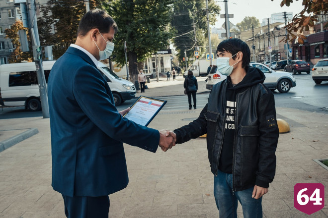 Создателю гигантского граффити про коронавирус предложили новую работу 