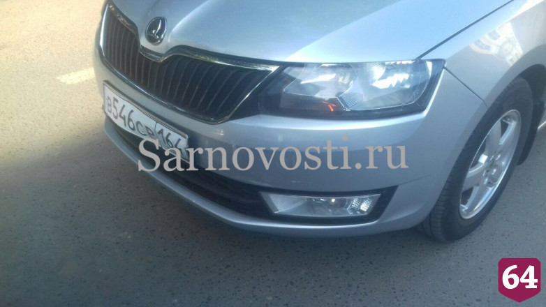 В Саратове водитель иномарки отбивался от комара и попал в ДТП