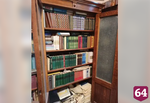 В Саратове за полмиллиона продают книги вместе со шкафами