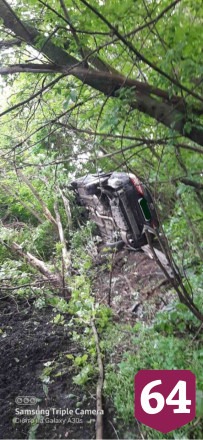 Водитель опрокинул иномарку в кювет и покалечил пассажирку
