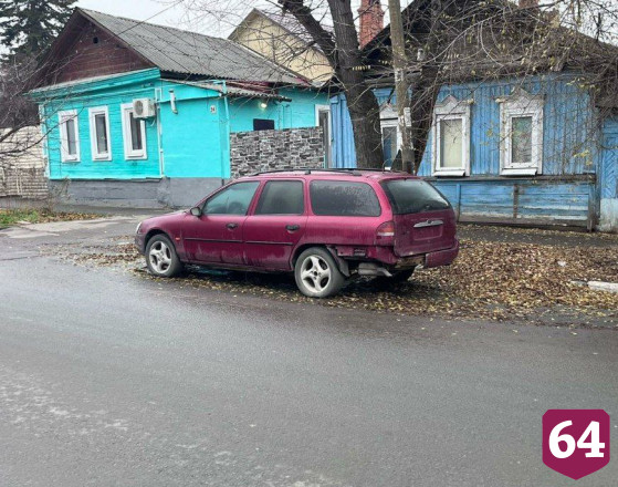 На улицах Саратова нашли еще два десятка брошенных автомобилей 