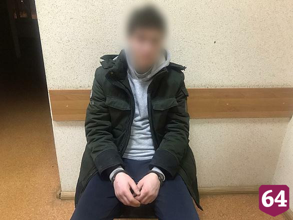 Житель Энгельса пытался изнасиловать женщину в подъезде и получил 5 лет 
