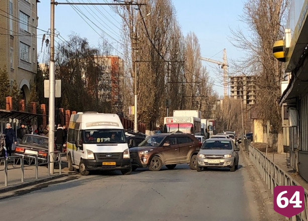 Авария у 3-й Советской остановила движение в Заводской район