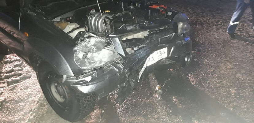 На окраине Саратова в ДТП с внедорожником пострадали 2 человека