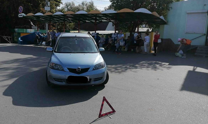 Водитель иномарки сдавал назад и задавил женщину 